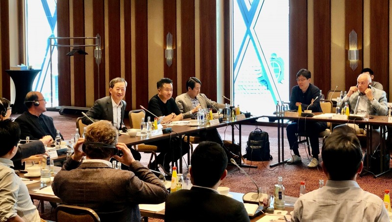 지난해 7월 독일 프랑크푸르트에서 열린 CJ제일제당 유럽 중장기 성장 전략 회의에서 최은석 대표이사를 비롯한 주요 경영진들이 의견을 나누고 있다. /사진제공=CJ제일제당