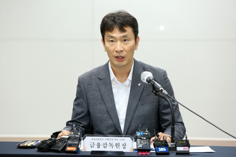 이복현 금융감독원장이 8일 저축은행 CEO와 간담회를 가졌다. /사진제공=금융감독원