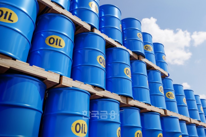 7일(현지 시각) 뉴욕상업거래소(NYMEX·New York Mercantile Exchange)에서 서부 텍사스산 원유(WTI·West Texas Intermediate) 8월 인도분 가격은 전날보다 4.3% 급등한 배럴당 102.73달러(13만3508원)에 마감했다./사진=통로이미지 주식회사(대표이사 이철집)