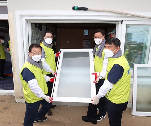 농협중앙회, '사랑의 집고치기' 봉사활동