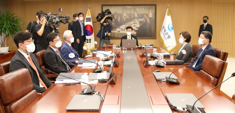 이창용 한국은행 총재가 13일 오전 서울 중구 한국은행에서 열린 금융통화위원회 본회의에서 회의를 주재하고 있다. / 사진제공= 한국은행(2022.07.13)