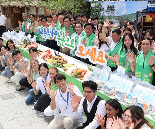 ▲ 농협중앙회 이성희 회장 두 번째 줄 오른쪽에서 여섯 번째.