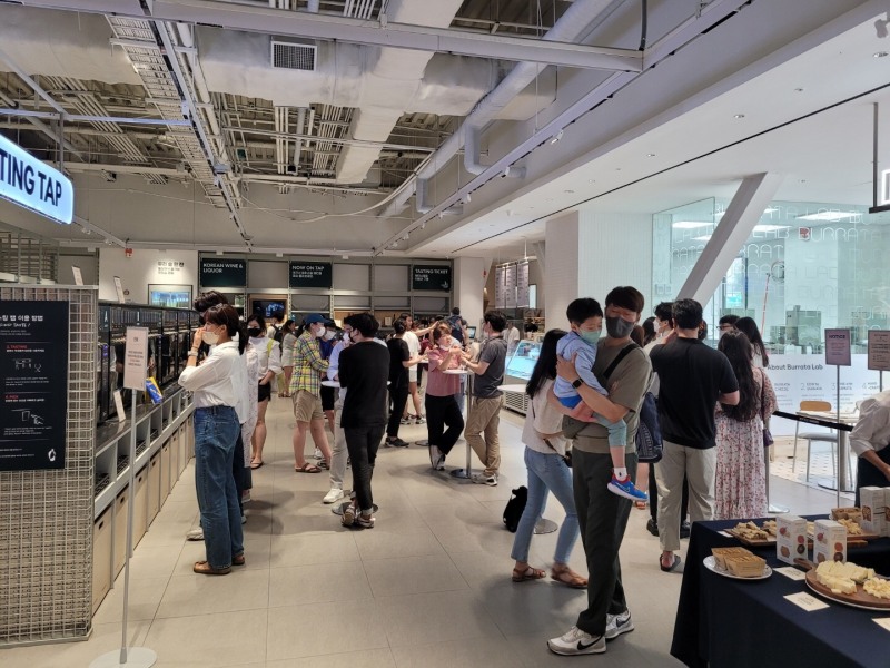 보틀벙커 제타플렉스점 테이스팅탭 전경./ 사진제공 = 롯데쇼핑