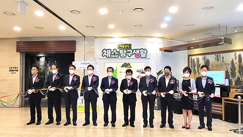 ▲ 왼쪽부터 문석근 농업박물관장, 박영훈 농협중앙회 감사위원장, 조소행 농협 상호금융대표, 이재식 농협중앙회 부회장.