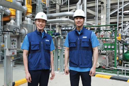 ▲ GS건설 현장에 보급된 리사이클링 소재 친환경 근무복 조끼. 사진제공 = GS건설