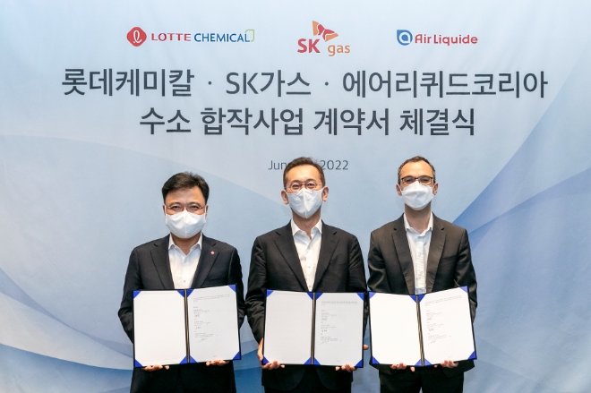 롯데케미칼은 지난 6월 SK가스, 에어리퀴드 코리아와 오는 3분기 수소 합작 법인을 설립하기로 했다. 사진=롯데케미칼.