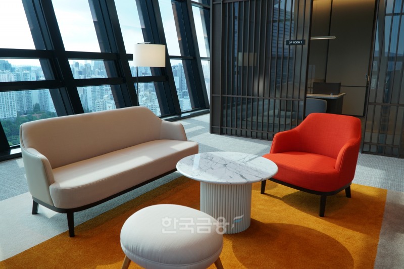 TCE 시그니처센터 응접실 일부. / 사진=김관주 기자