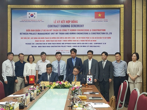 ▲ 떤반-년짝 연결도로 공사 계약 체결식. 사진제공 = 금호건설