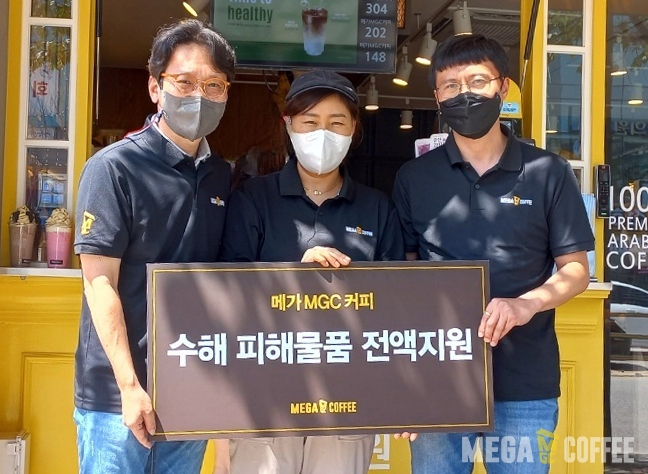 메가커피가 신대방역점을 비롯해 수해 입은 모든 가맹점 피해물품 전액 지원했다./사진제공=메가커피
