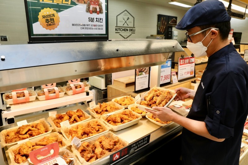 이마트 후라이드 치킨 판매 모습./ 사진제공 = 이마트