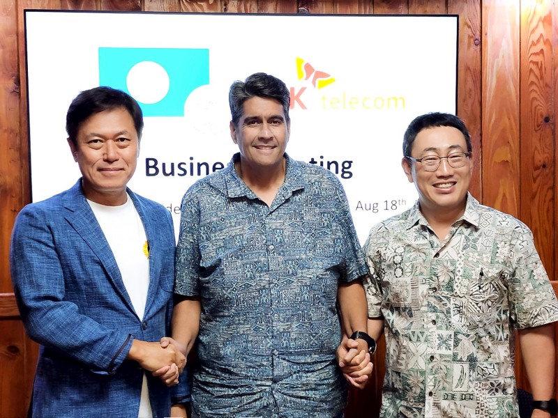 (왼쪽부터) 박정호 SKT 부회장, 수랑겔 휩스 주니어 팔라우 대통령, 유영상 SKT CEO. 사진=SKT