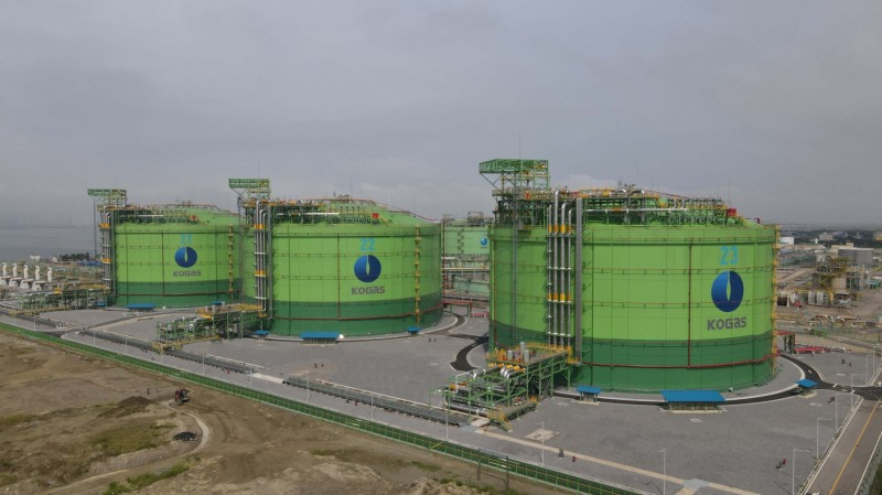 지난해 금호건설이 준공한 인천 LNG 생산기지 저장탱크 전경 / 사진제공=금호건설