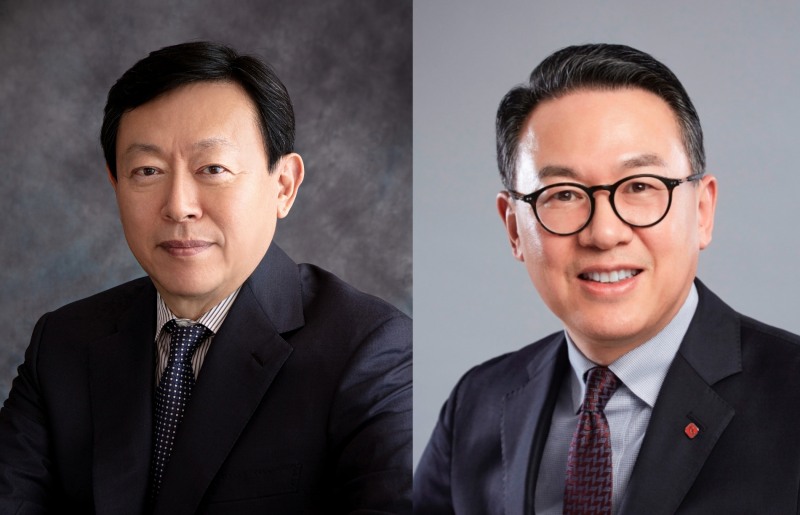 신동빈 롯데 회장(사진 왼쪽)과 이동우 롯데지주 부회장./ 사진제공 = 한국금융신문 DB