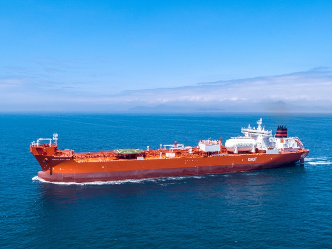 대우조선해양(대표이사 박두선)은 2020년 노르웨이 크누센(Knutsen NYK Offshore Tankers AS)가 발주한 셔틀탱커 2척을 납기 내 인도 완료했다. 사진=대우조선해양.