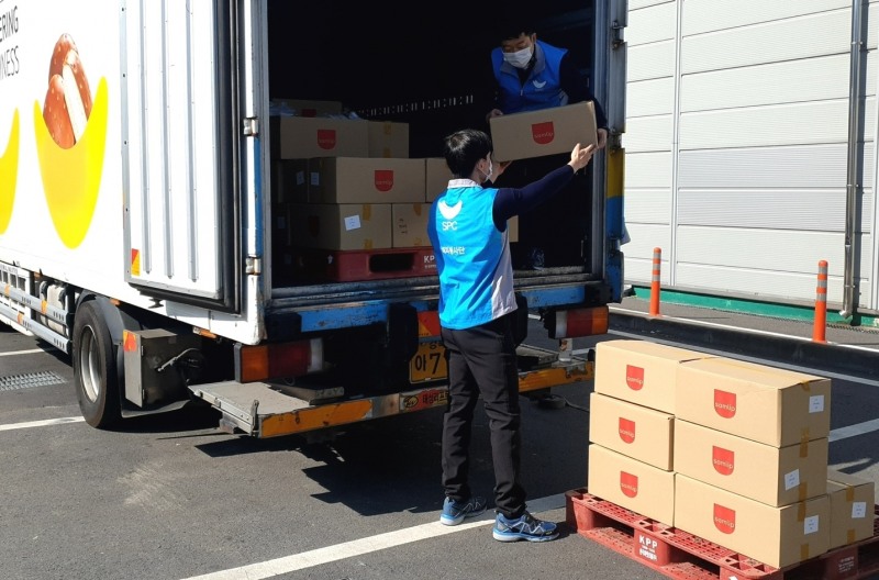 SPC그룹이 태풍 '힌남노'로 피해 입은 경북 포항시에 긴급 구호물품을 지원했다./사진제공=SPC그룹