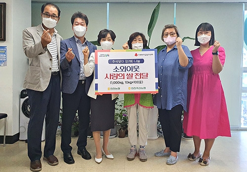 ▲ 이성만 부평갑 국회의원(왼쪽 첫 번째), 농협인천지역본부 경영기획단 이기연 단장(왼쪽 두 번째), 인천축산농협 변경미 상임이사(왼쪽 세 번째)