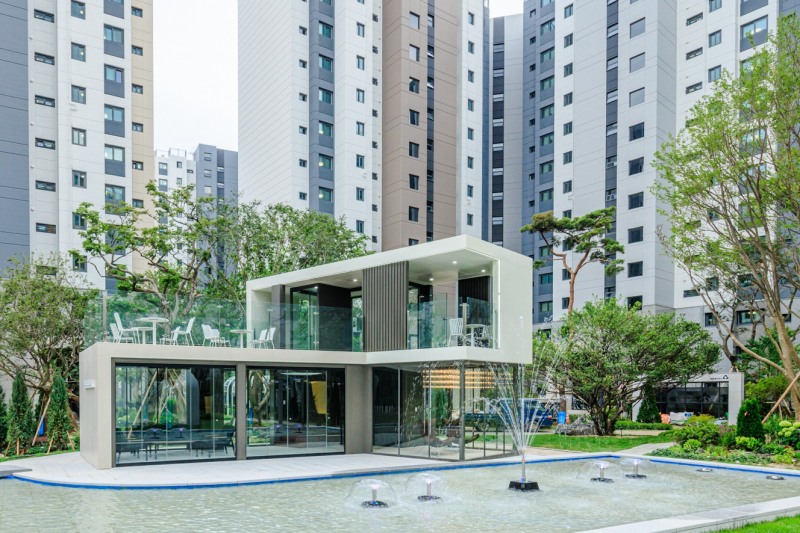 힐스테이트 푸르지오 수원 현장에 설치된 '시너리 파인더(Scenery Finder)'의 모습 / 사진제공=현대건설