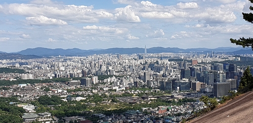 인왕산에서 바라본 서울시 일대. 사진 = 주현태 기자