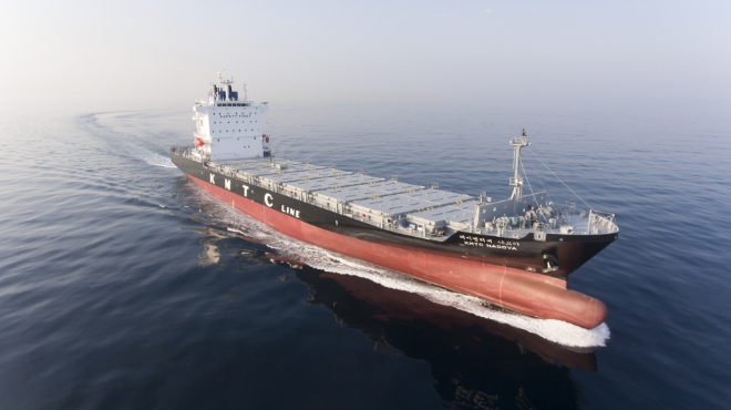 한국조선해양은 최근 아프리카 소재 선사 2곳과 1400TEU급 LNG추진 컨테이너선 4척, 5만 톤급 PC(Product Carrier)선 4척에 대한 건조 계약을 체결했다. 사진=한국조선헤양.