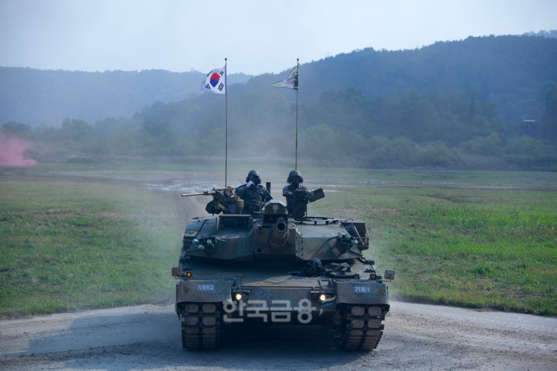 신한금융투자(대표 이영창‧김상태) 기업분석부의 이동헌 부부장 연구위원과 명지원 연구원은 21일 ‘방위산업’에 관한 보고서를 통해 방산 업종에 대한 ‘비중 확대’ 의견을 제시했다./사진=통로이미지 주식회사(대표이사 이철집)