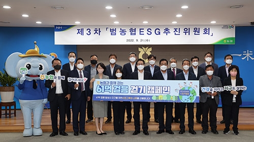 ▲ 사진 앞줄 오른쪽에서 다섯 번째 이재식 부회장,