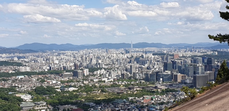 인왕산에서 바라본 서울시내. 사진=주현태 기자