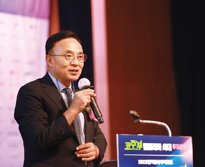 ▲ 김영익 서강대 경제대학원 교수가 2022년 9월 20일 서울 대한상공회의소에서 열린 ‘2022 한국금융투자포럼’에서 주제발표를 하고 있다.