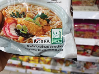 ▲ 카타르 대형마트 한국라면 판매 모습. 사진제공 = KOTRA 도하 무역관