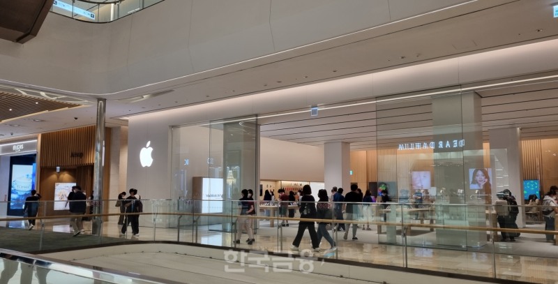 지난 24일 개점한 애플스토어 잠실. 사진=정은경 기자