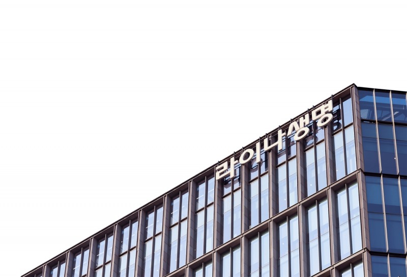 라이나생명은 빅데이터와 AI를 활용해 고객별 맞춤 상품과 언더라이팅을 제공할 수 있는 ‘보험계약심사 모델’을 개발했다고 5일 밝혔다./사진=라이나생명