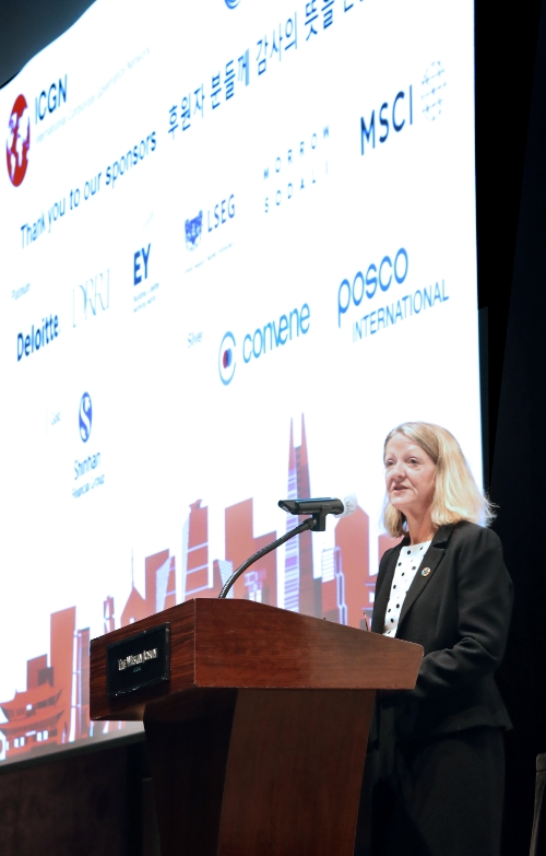 한국거래소와 한국ESG기준원은 ICGN(국제 기업지배구조네트워크)과 공동으로 5일부터 이틀간 서울 중구 웨스틴조선서울에서 '2022 ICGN 서울 컨퍼런스'를 개최했다. 케리 워링(Kerrie Waring) ICGN CEO가 ICGN 소개사를 하고 있다. / 사진제공= 한국거래소(2022.10.05)