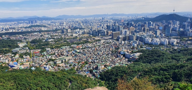 인왕산에서 바라본 서울 도심./사진=주현태 기자