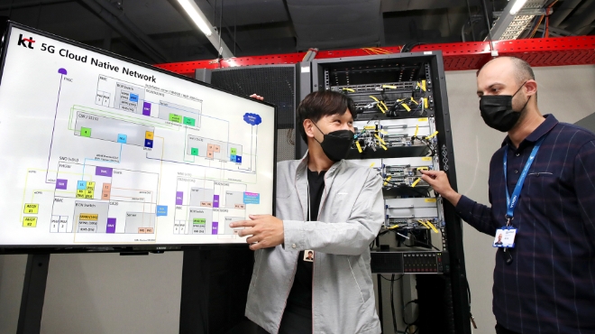 KT(대표이사 구현모)가 노키아와 5G 네트워크의 무선 구간을 클라우드로 전환하고, 상용망 적용을 위한 시연에 성공했다. 사진=KT.