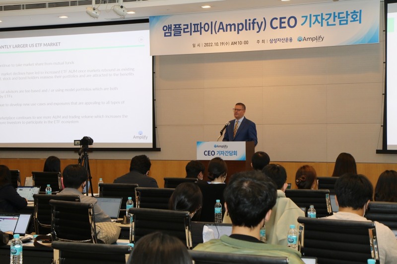 크리스티안 마군(Christian Magoon) 앰플리파이(Amplify) CEO가 19일 서울 여의도 전경련회관에서 파트너사인 삼성자산운용과 개최한 방한 기념 기자간담회에서 발언하고 있다. / 사진제공= 삼성자산운용(2022.10.19)