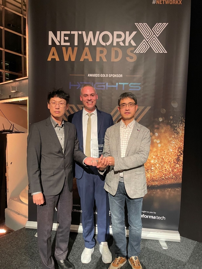  SK브로드밴드가 ‘네트워크 X’에서 차세대 수동 광통신망 운영 기술 부문을 수상했다. 사진=SK브로드밴드