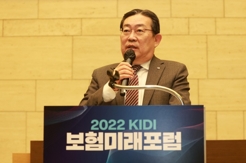 강호 보험개발원장이 20일 '2022 KIDI 보험미래포럼'에서 개회사를 하고 있다./사진=보험개발원