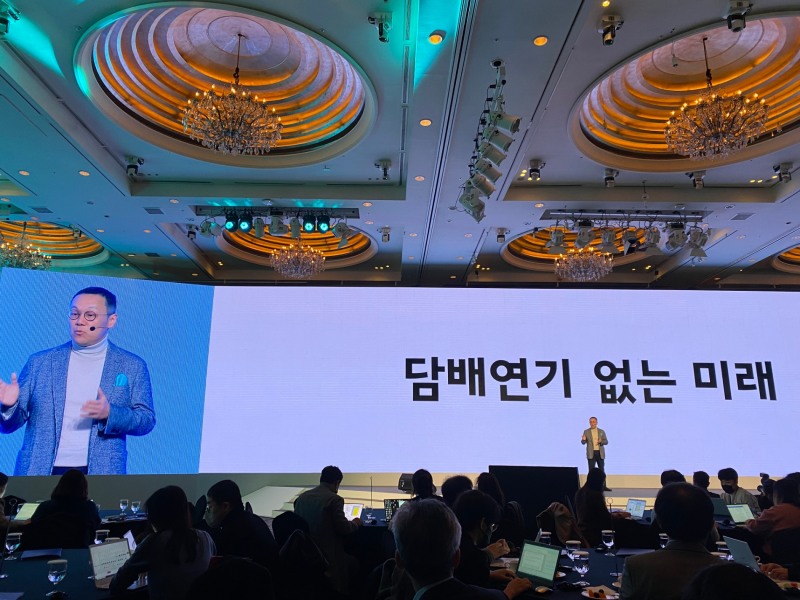 백영재 한국필립모리스 대표가 25일 낮 서울 소공동 롯데호텔에서 열린 한국필립모리스 신제품 출시 기자간담회에 참석해 발언하고 있다./ 사진제공 = 홍지인 기자