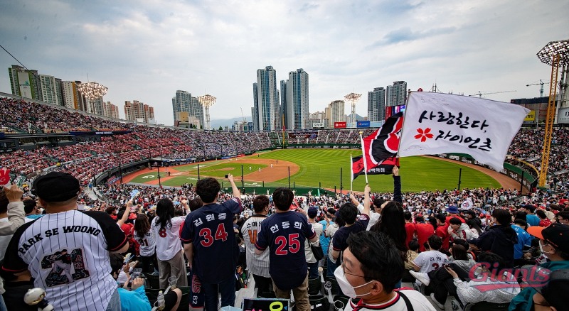 5월 7일 롯데-삼성전에서 만원 관중을 기록한 사직야구장./ 사진제공 = 롯데지주