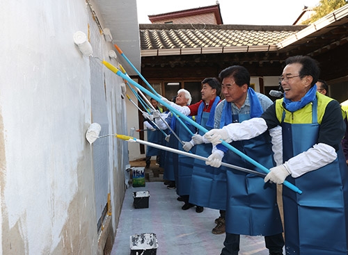 농협중앙회, 경기 광주 '사랑의 집고치기' 봉사
