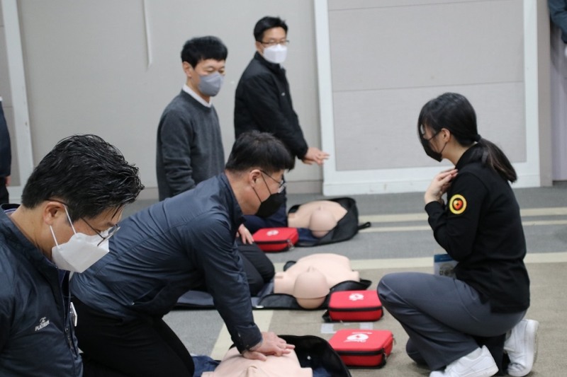 쌍용건설 심폐소생술 실습 사진 / 사진제공=쌍용건설