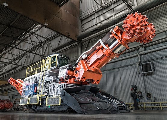 인천도시철도 1호선 검단연장선 현장 연구개발 수행에 사용된 로드헤더./사진제공=현대건설