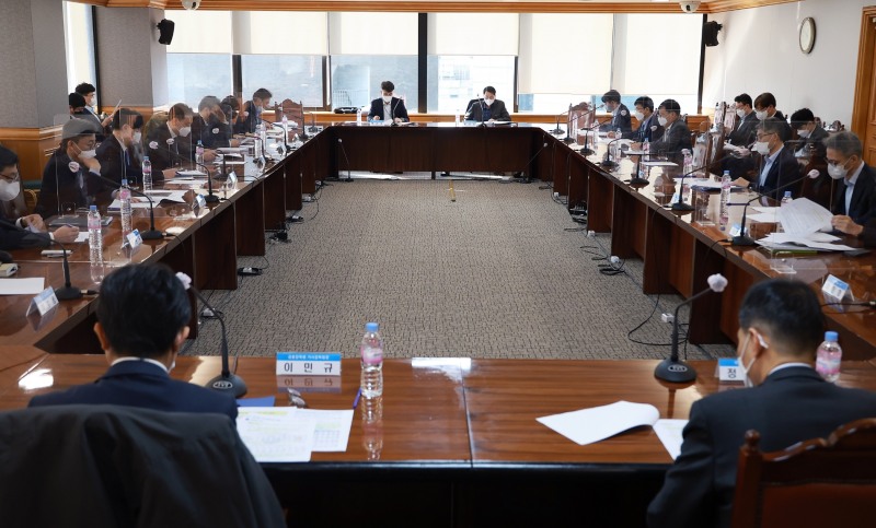 김소영 금융위원회 부위원장이 11일 서울 은행회관에서 금감원, 한은, 금융협회, 정책금융기관 등과 함께 금융시장 현황 점검회의를 개최했다. / 사진제공= 금융위원회(2022.11.11)