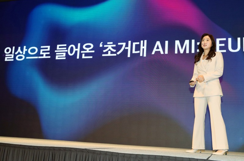 KT AI2XL 연구소 배순민 소장이 KT의 초거대 AI '믿음'에 대해 발표하고 있다. 사진=KT