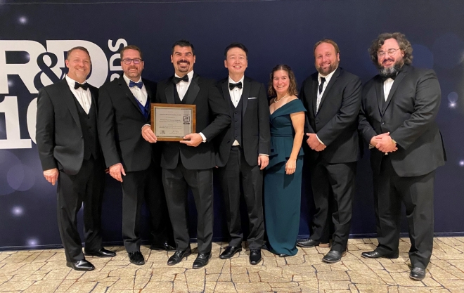 한화파워시스템㈜(대표이사 손영창)은 압축기와 터빈이 하나로 통합된 자사의 ‘통합기어형 초임계 CO2(supercritical CO2) 엔진’이 글로벌 기술력을 인정받아 ‘R&D 100 어워드(R&D 100 Awards)’를 수상했다. /사진=한화임팩트.