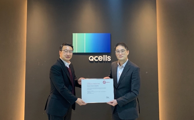 한화솔루션(부회장 김동관 등) 큐셀부문(이하 한화큐셀) 시스템개발센터가 글로벌 인증기관인 UL 솔루션즈(UL Solutions)로부터 에너지 시스템 인증시험소 자격을 획득했다. /사진=한화솔루션.