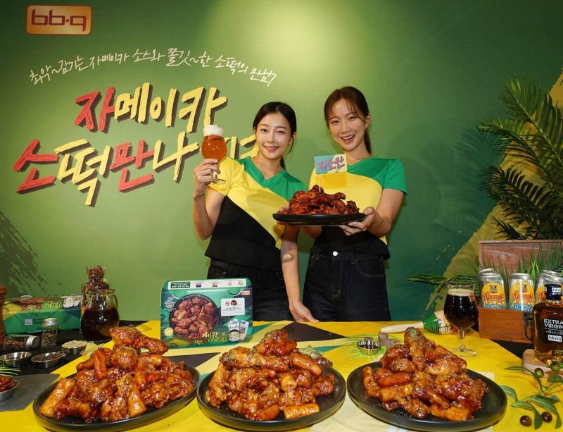 제너시스BBQ의 신제품 '자메이카 소떡만나 치킨(자소만)'이 출시 1주일 만에 일매출 1만 개 기록을 달성했다./사진제공=BBQ