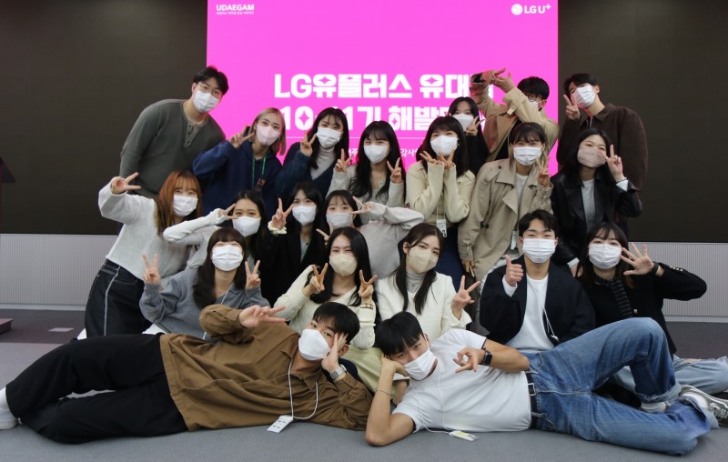 LG유플러스는 자사의 대학생 서포터즈 '유대감'이 5년간 1500개의 콘텐츠를 발굴하며 '젠지세대 찐팬 확보' 전략의 주축으로 자리매김했다고 1일 밝혔다. 사진은 유대감 10기 해단식 기념촬영. 사진=LG유플러스