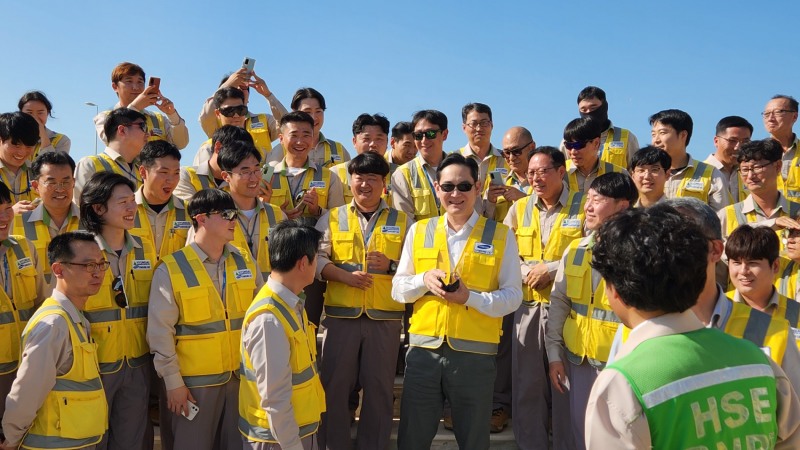 이재용 회장이 6일 삼성물산이 건설하는 UAE 바라카 원전 프로젝트 현장을 방문해 임직원들을 격려 했다. 사진=삼성전자