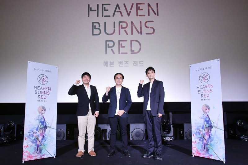 (왼쪽부터) 야나기하라 요타 WFS 대표와, 카키누마 요헤이 WFS 본부장겸 헤븐 번즈 레드 프로듀서, 시모다 쇼타 WFS 집행 임원 겸 헤븐 번즈 레드 개발 총괄.