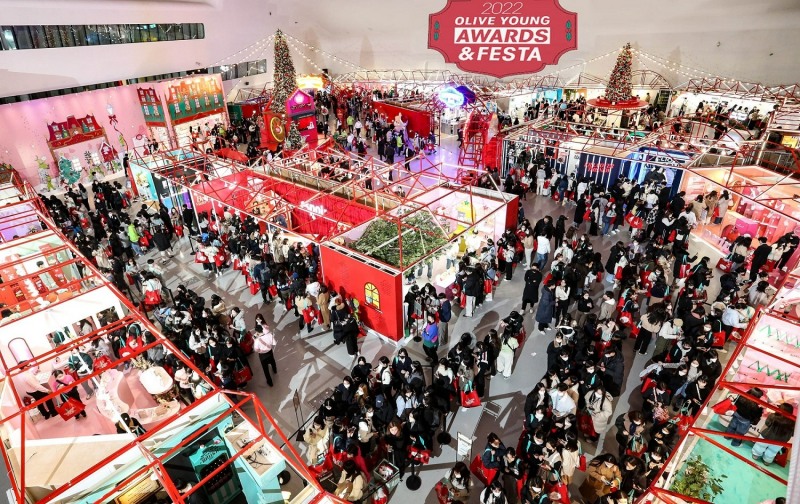 올리브영이 서울 동대문디자인플라자에서 오는 18일까지 '2022 올리브영 어워즈&페스타'를 개최한다./사진제공=올리브영